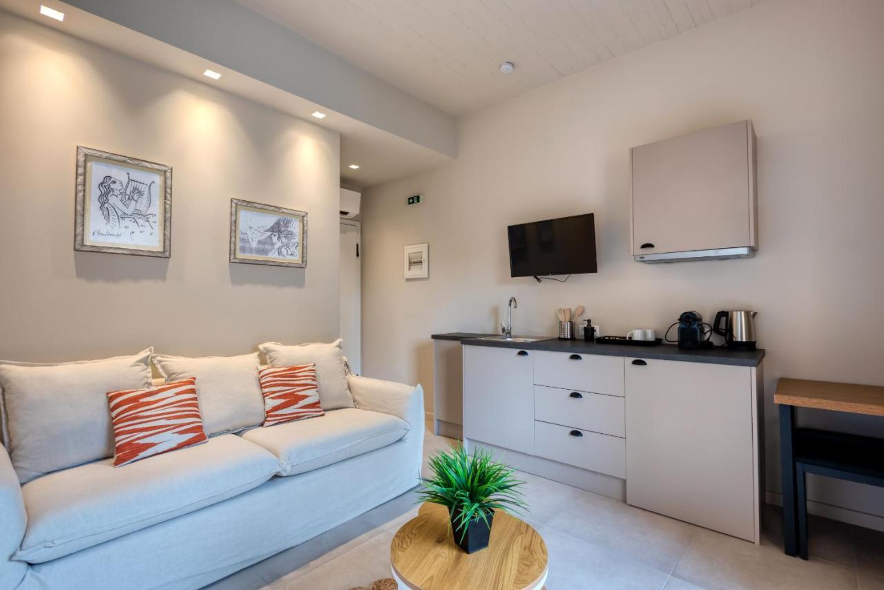 Saronis Suites Saronida Экстерьер фото