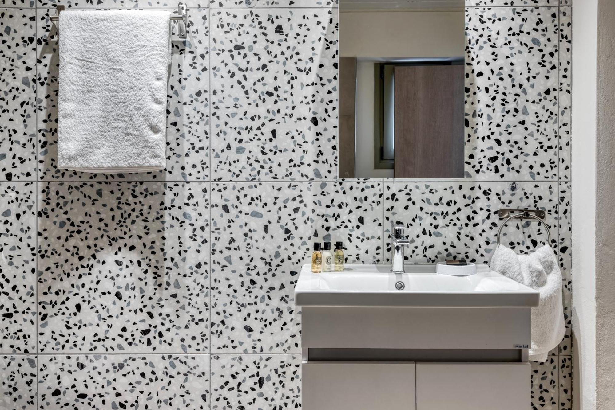 Saronis Suites Saronida Экстерьер фото