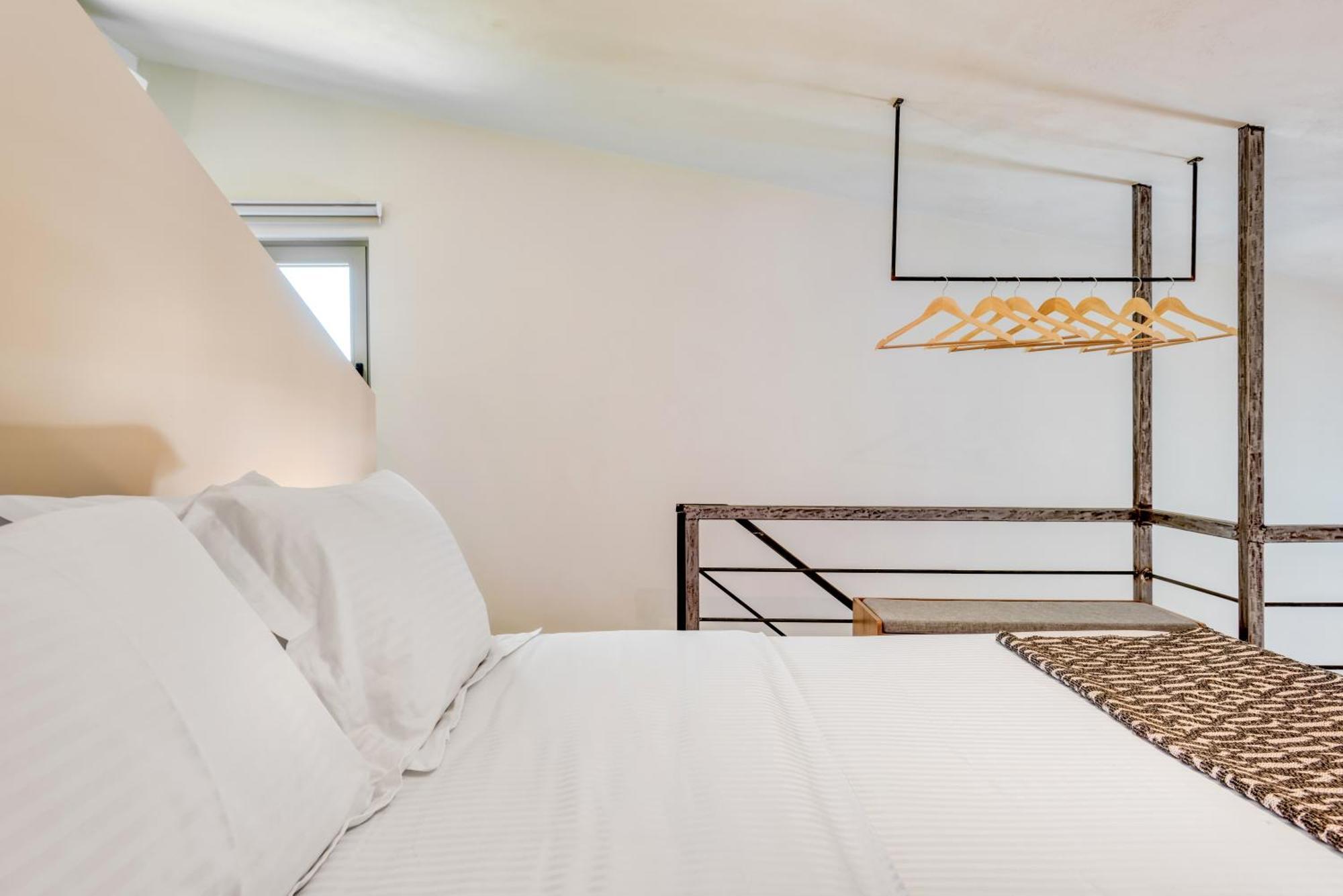 Saronis Suites Saronida Экстерьер фото