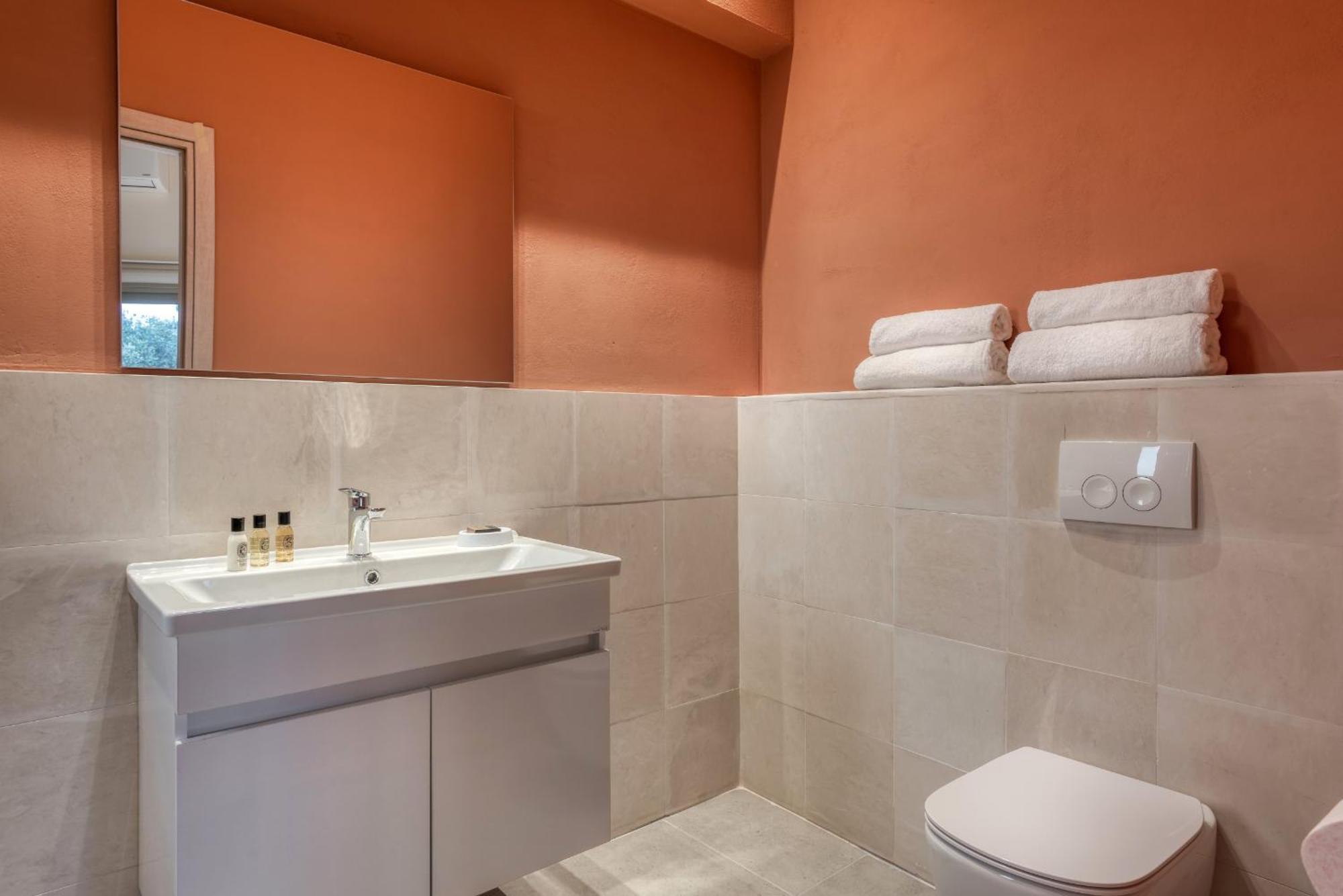 Saronis Suites Saronida Экстерьер фото