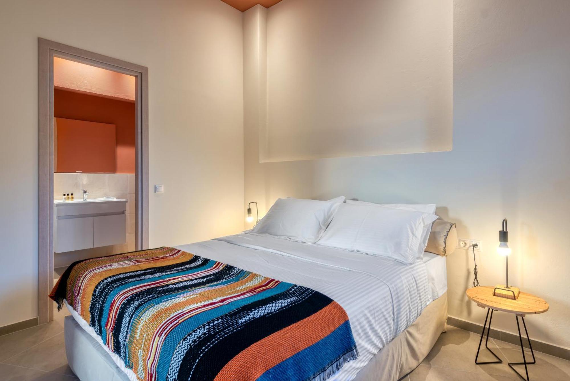 Saronis Suites Saronida Экстерьер фото