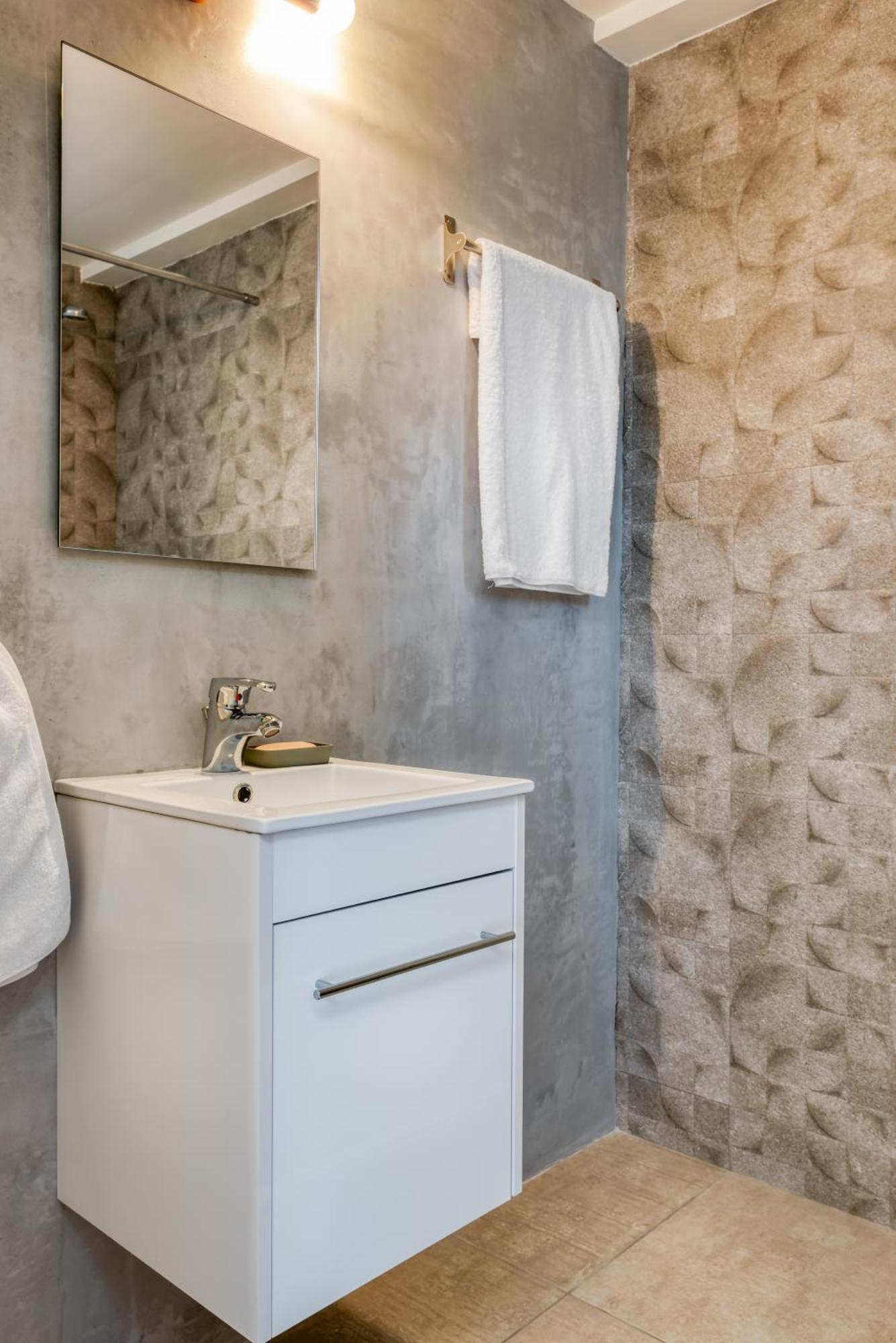 Saronis Suites Saronida Номер фото